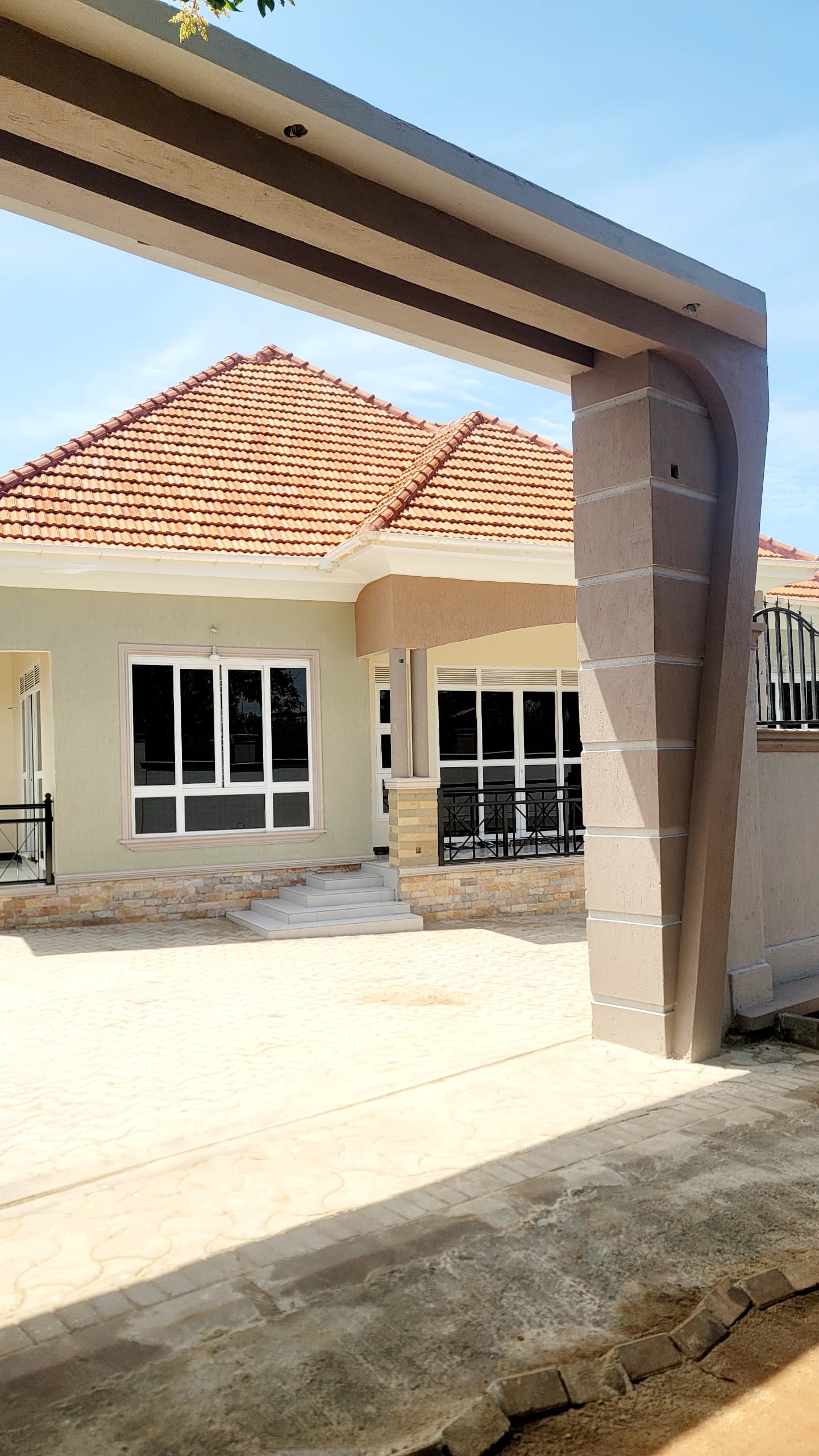 House for sale kitende entebbe rd