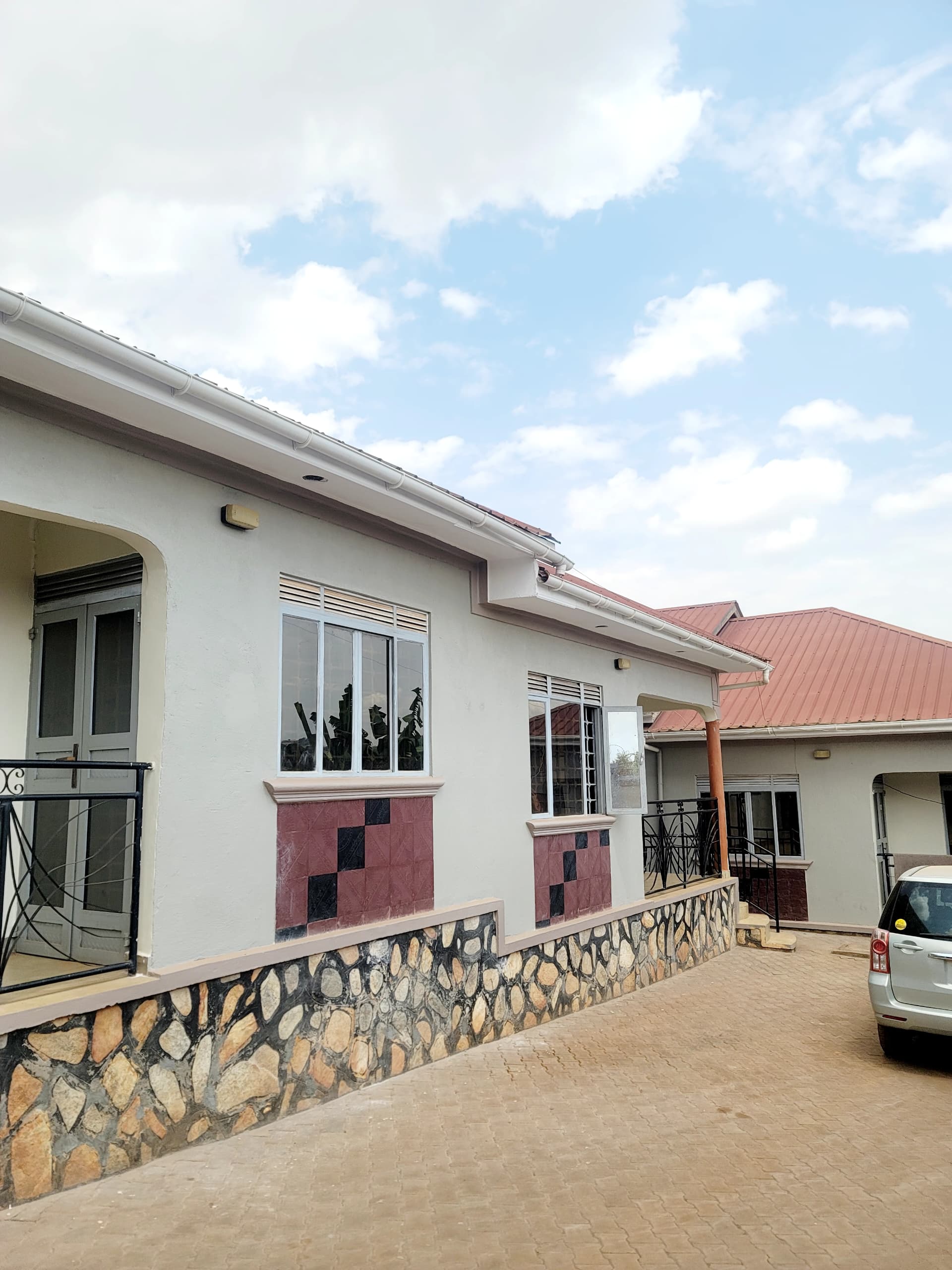 Rentals 4sale seguku katale entebbe rd