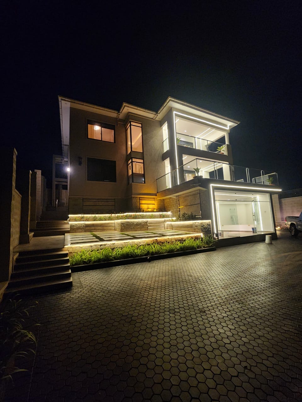 brand new house Namulanda entebbe rd with lake view