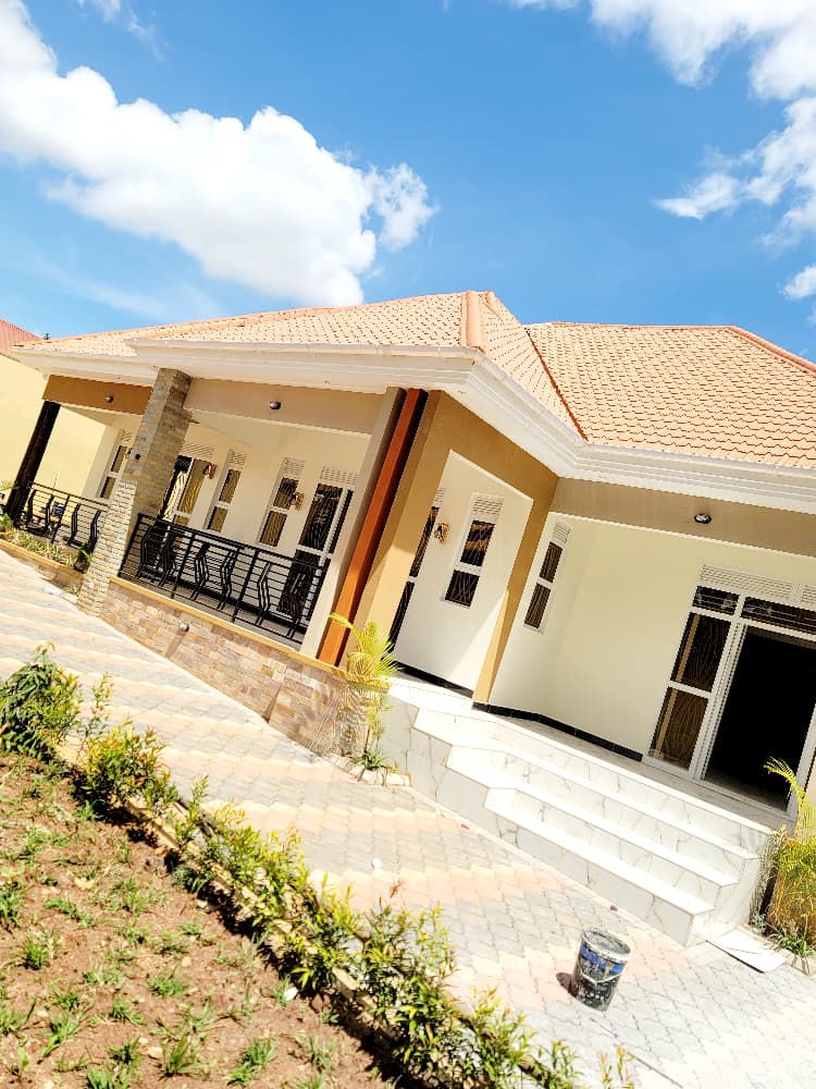 House in Kitende for 550m