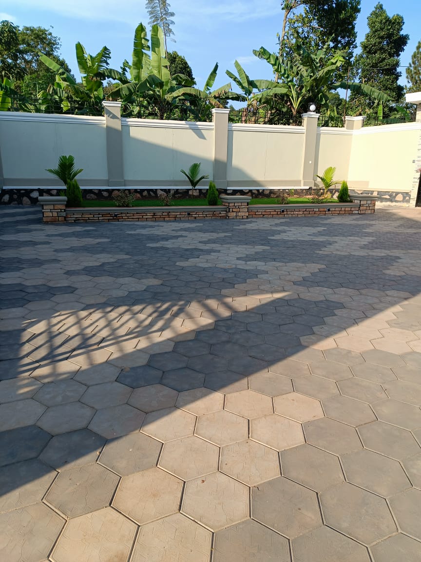 Brand new house kitende lumuli
