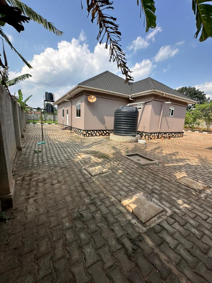 4acre house for sale in mukono