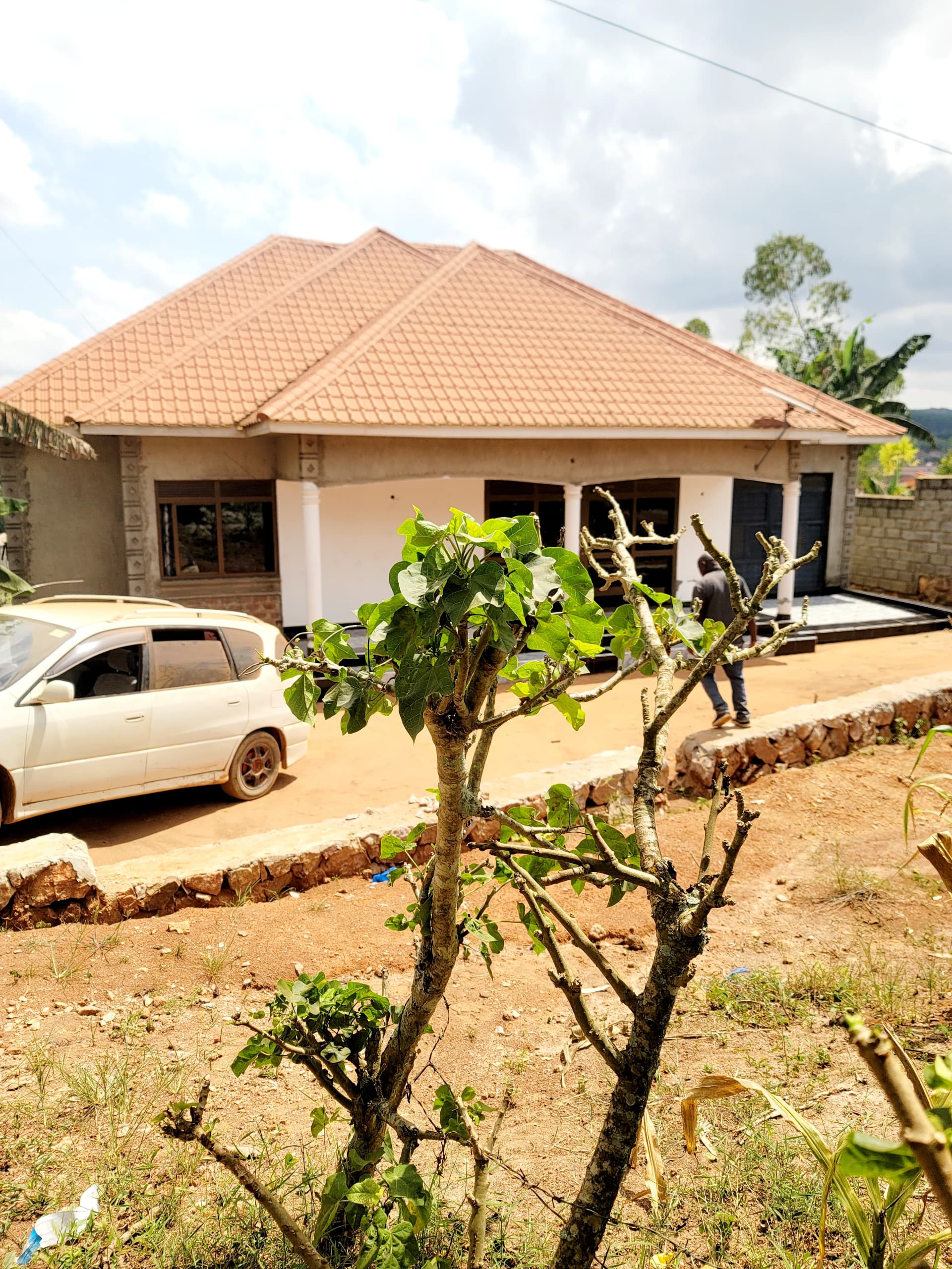 House for sale Kitende kitovu entebbe rd