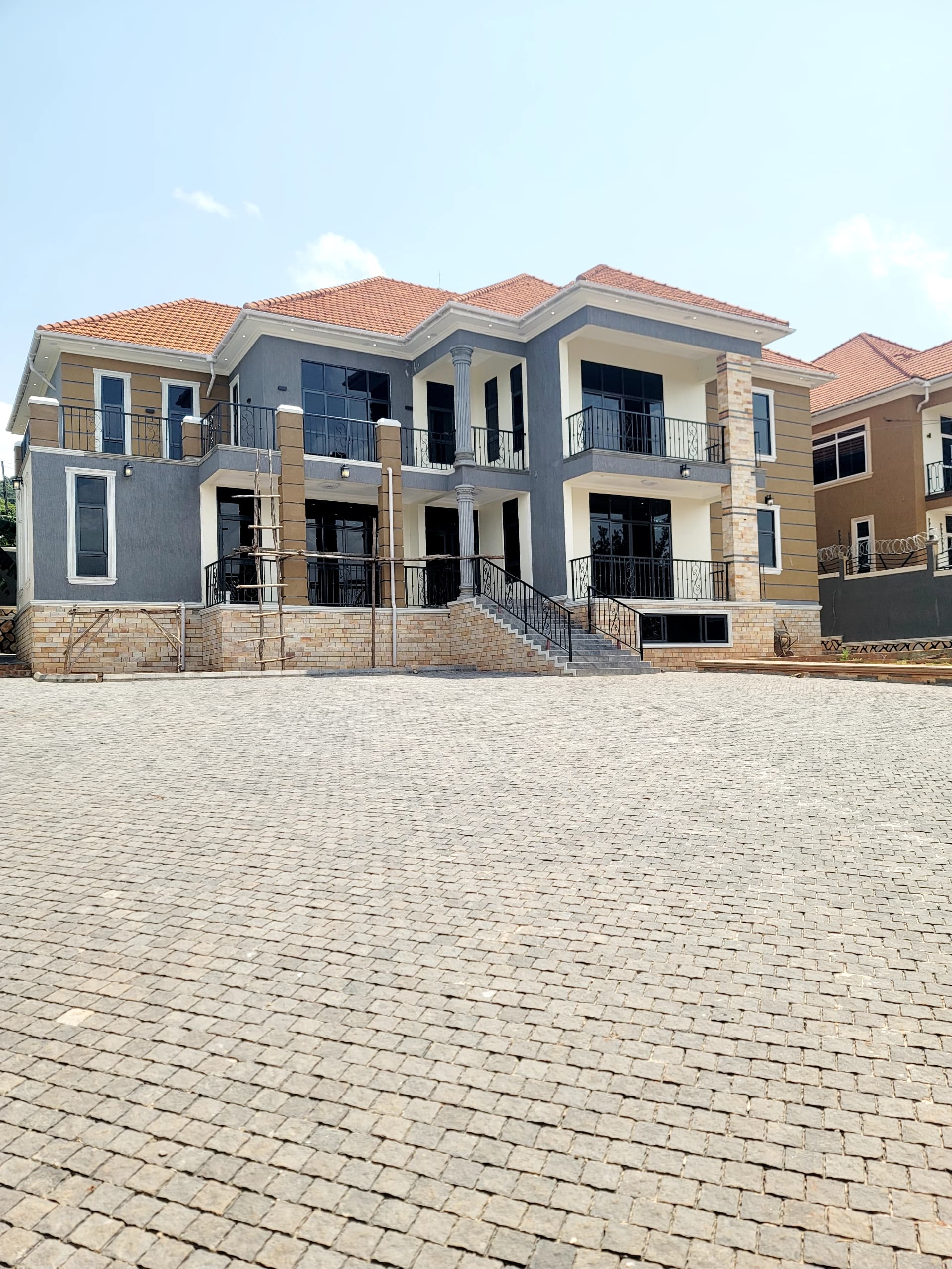 Home 4sale at Kiggo Munyonyo xpresshighway